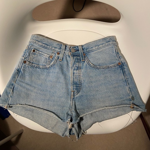 Levi’s 501 raw hem shorts - Picture 4 of 6